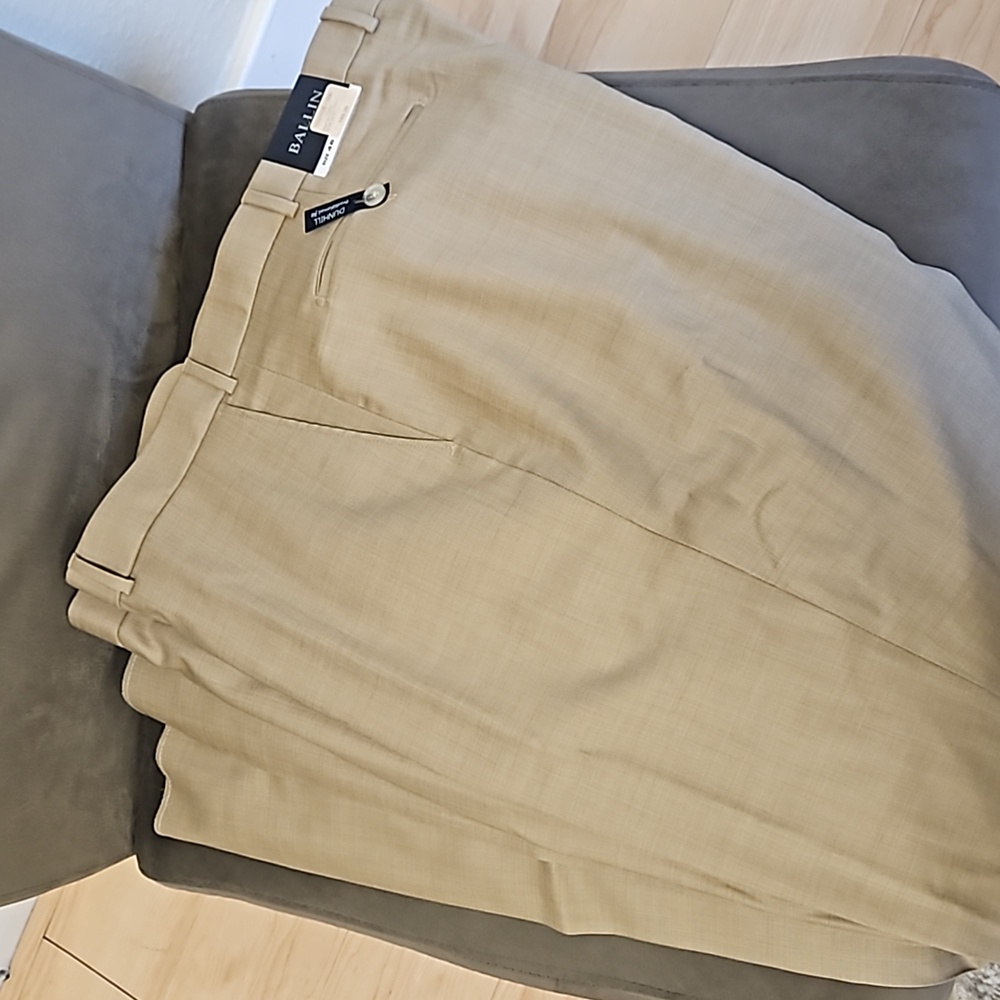 Men's pant size 46 waist NWT